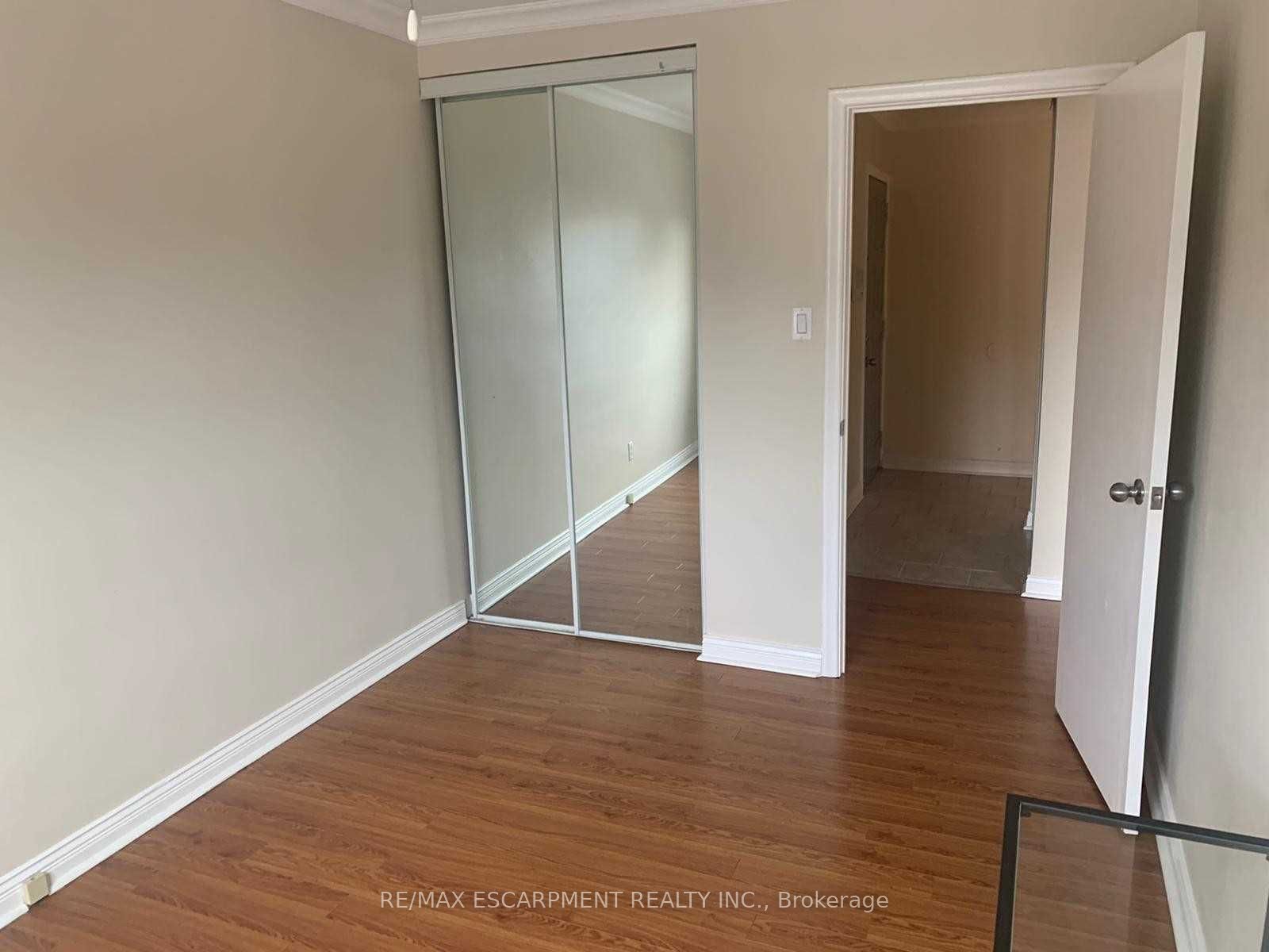 243a Lakeshore Road E 1 Property Photo 3