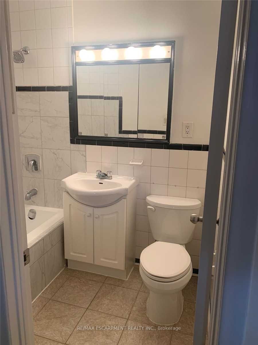 243a Lakeshore Road E 1 Property Photo 4