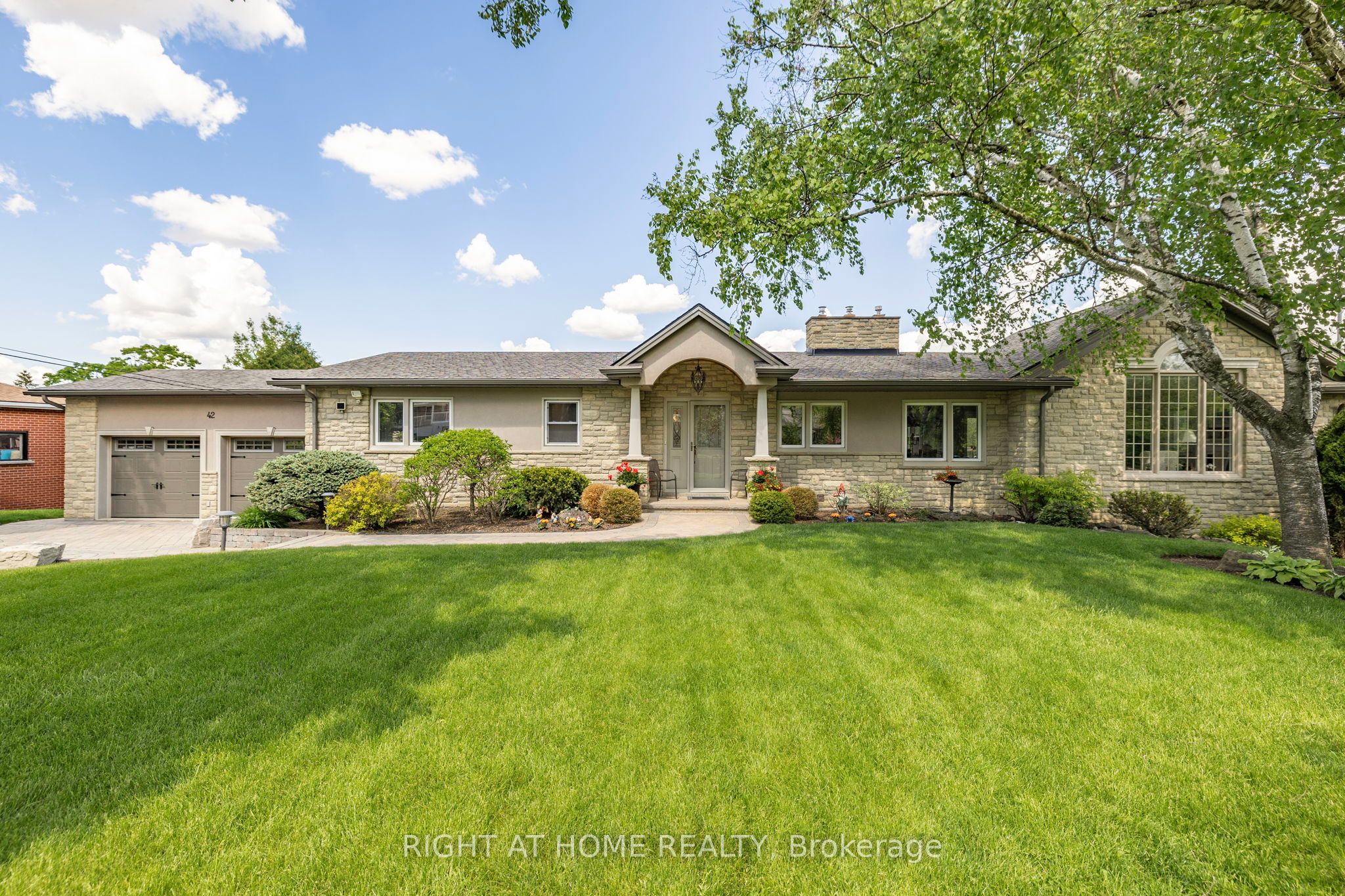 42 Valleyview Road Property Photo 1