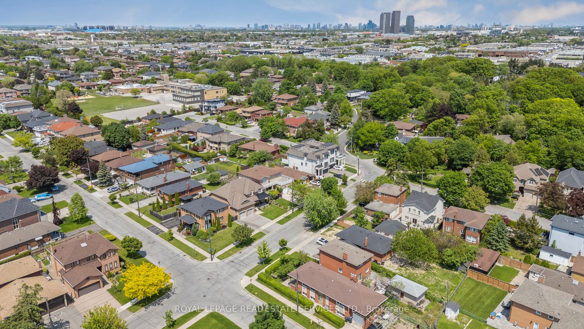 28 Cornelius Parkway Property Photo 5