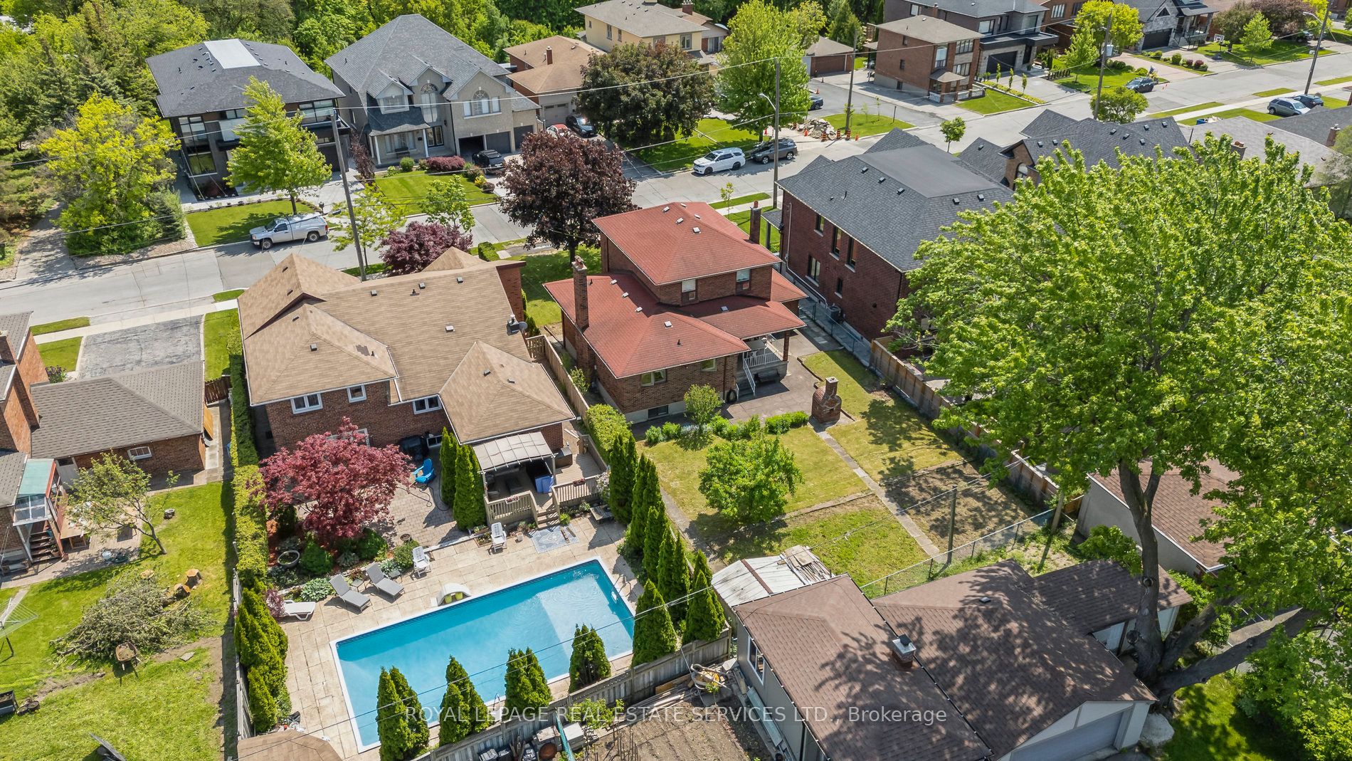 28 Cornelius Parkway Property Photo 10