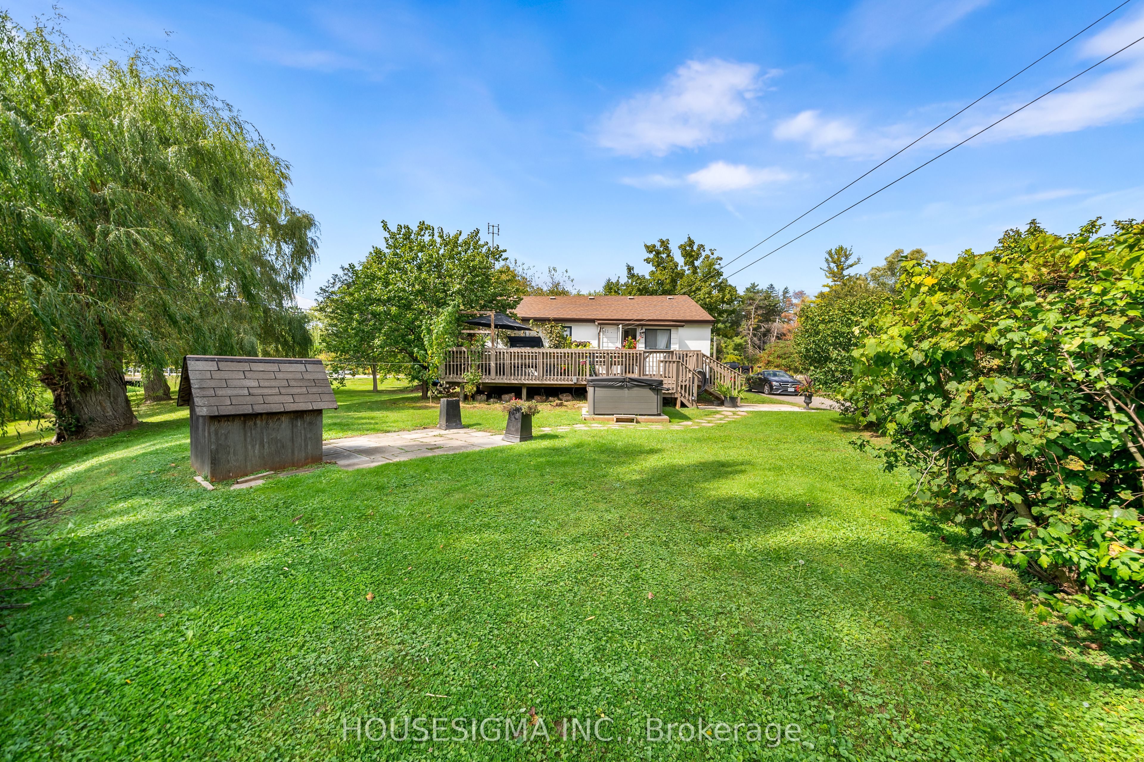 2701 Embleton Road Property Photo 32