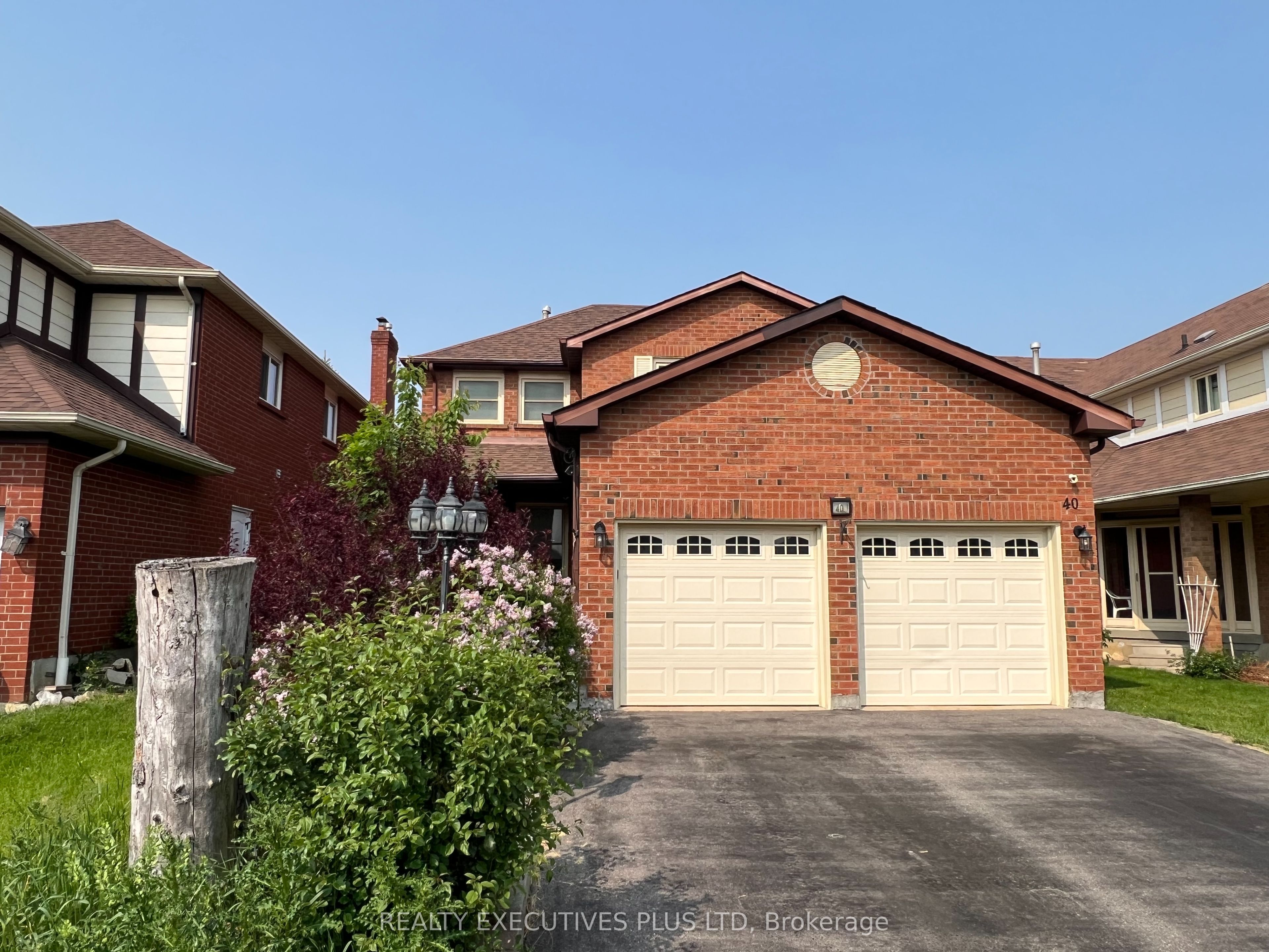 40 Lord Simcoe Drive Property Photo 1