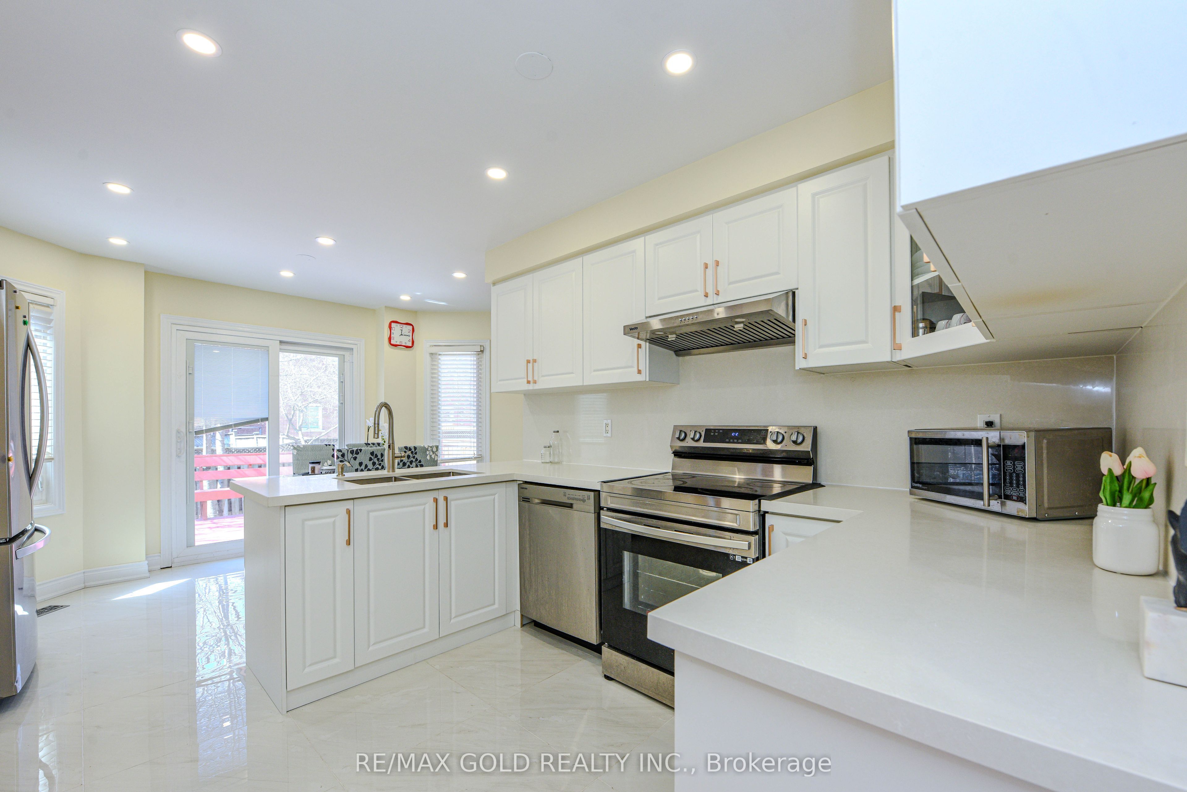 6828 Gracefield Drive Property Photo 1