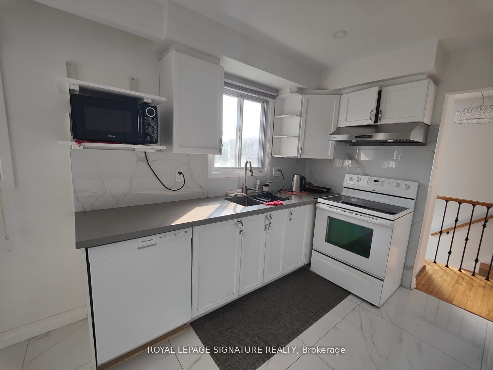 #main - 454 Fendalton Street Property Photo 5