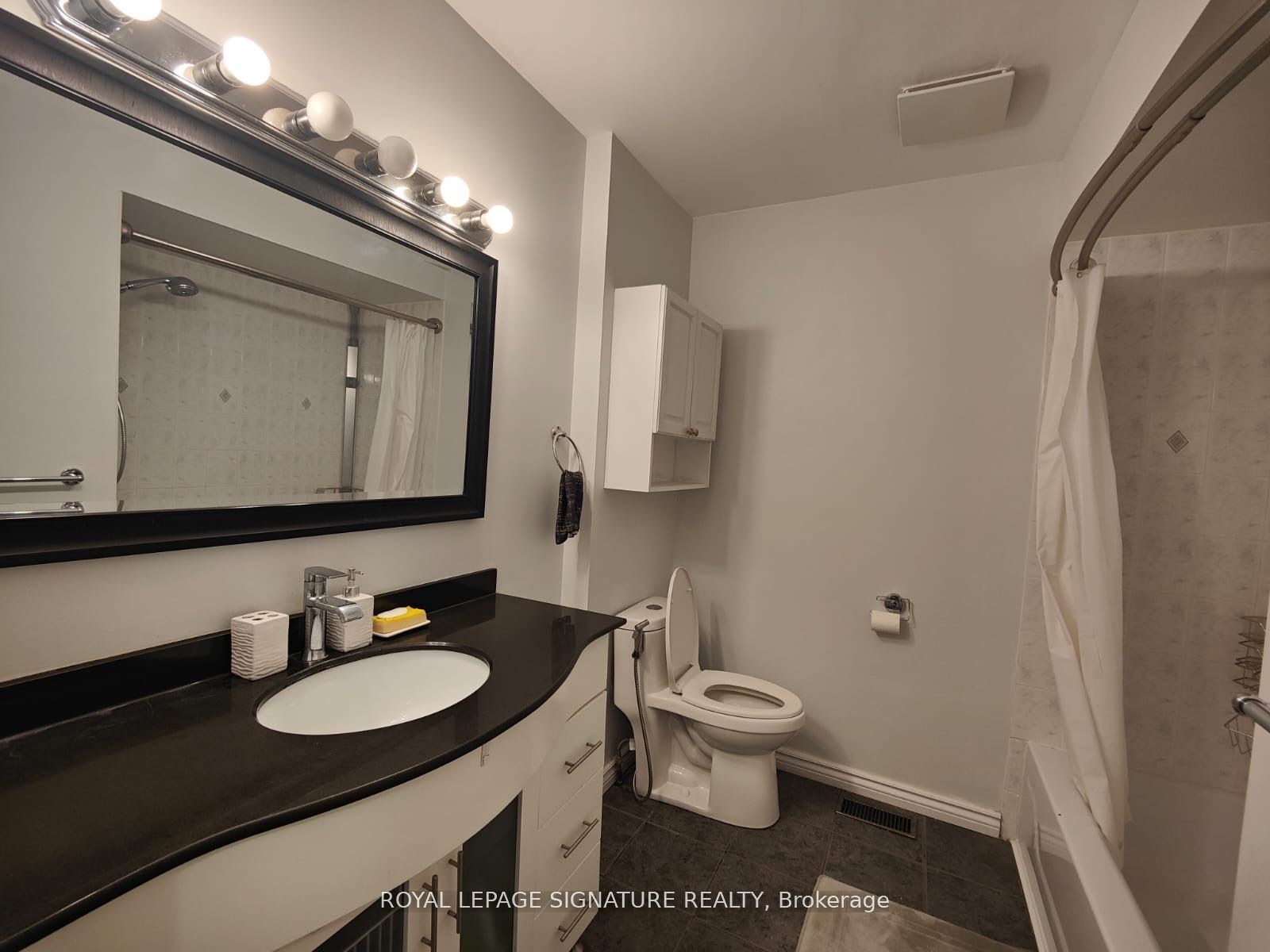 #main - 454 Fendalton Street Property Photo 11
