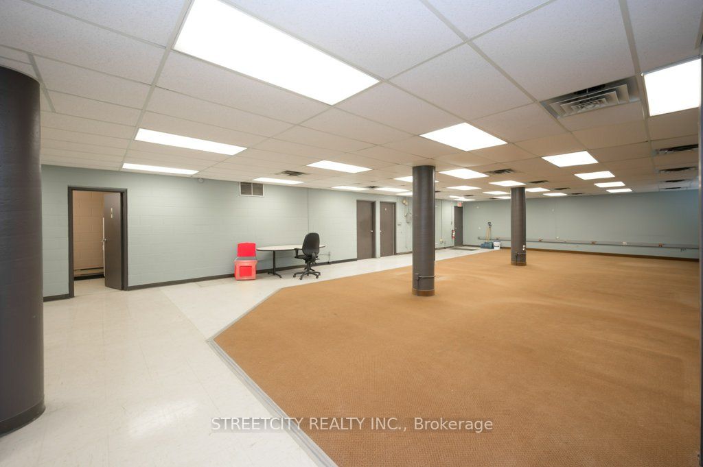 916 Gateway Drive Main Floor Property Photo 10
