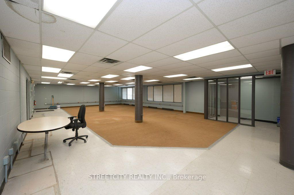 916 Gateway Drive Main Floor Property Photo 11