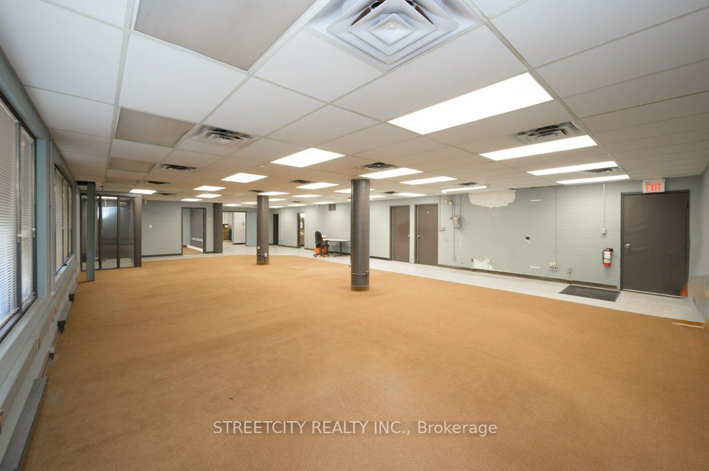 916 Gateway Drive Main Floor Property Photo 12