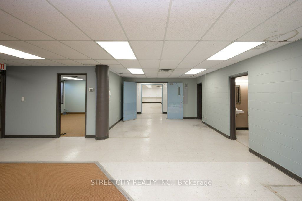 916 Gateway Drive Main Floor Property Photo 14
