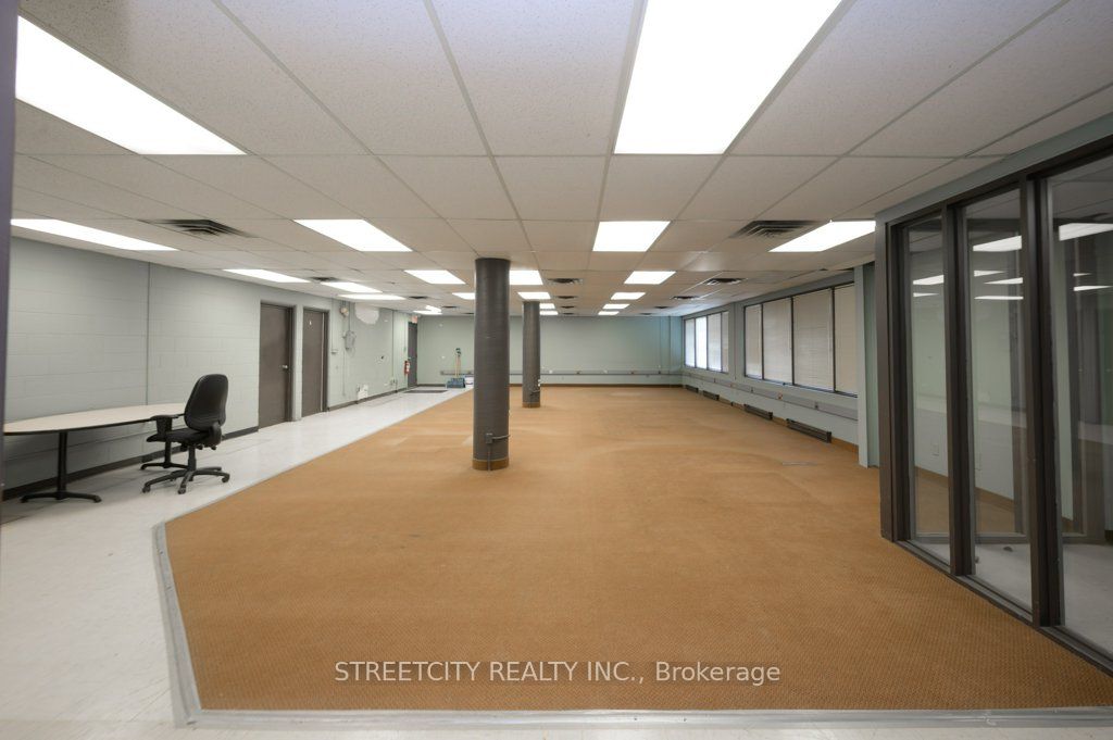 916 Gateway Drive Main Floor Property Photo 15