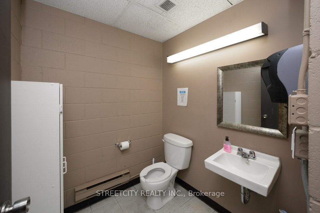 916 Gateway Drive Main Floor Property Photo 16