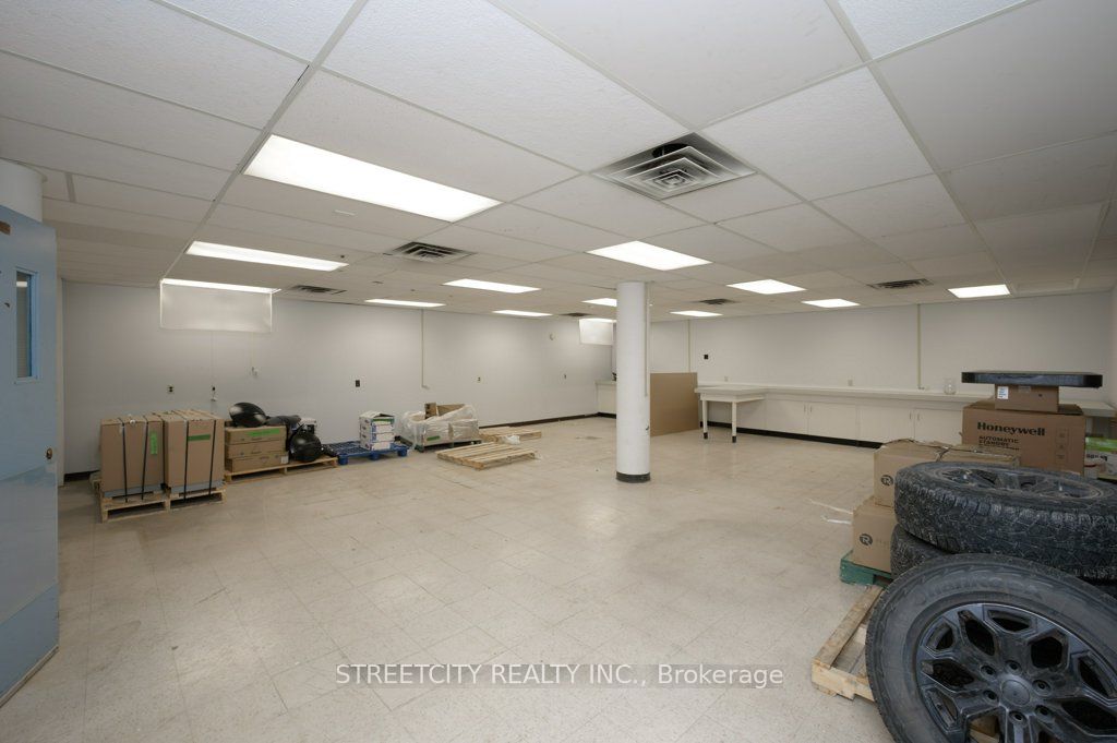 916 Gateway Drive Main Floor Property Photo 18