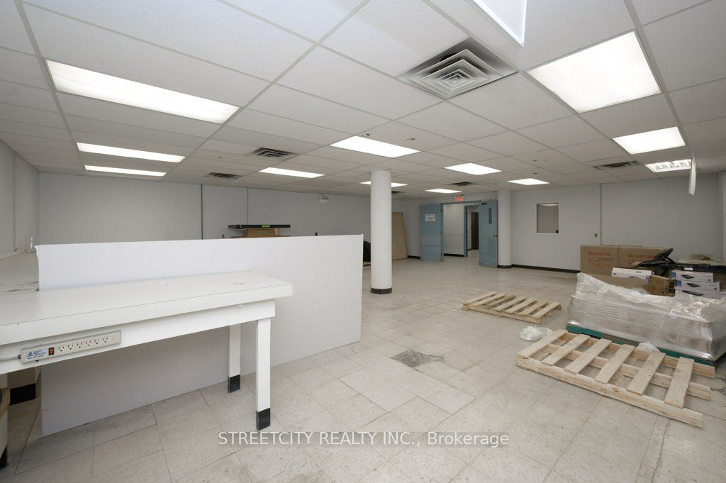 916 Gateway Drive Main Floor Property Photo 19