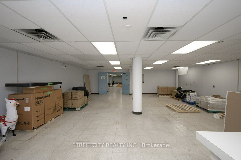 916 Gateway Drive Main Floor Property Photo 21