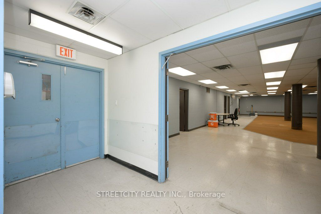 916 Gateway Drive Main Floor Property Photo 22