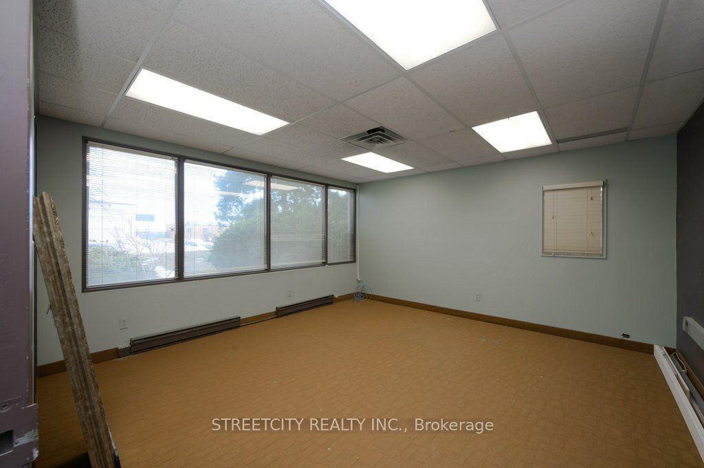 916 Gateway Drive Main Floor Property Photo 23