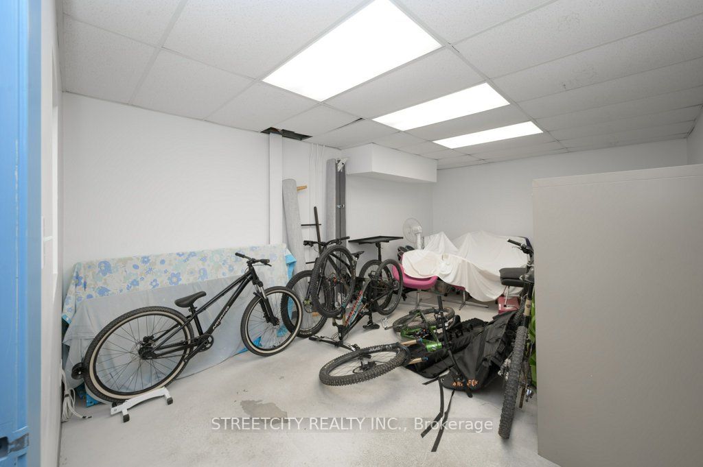 916 Gateway Drive Main Floor Property Photo 25