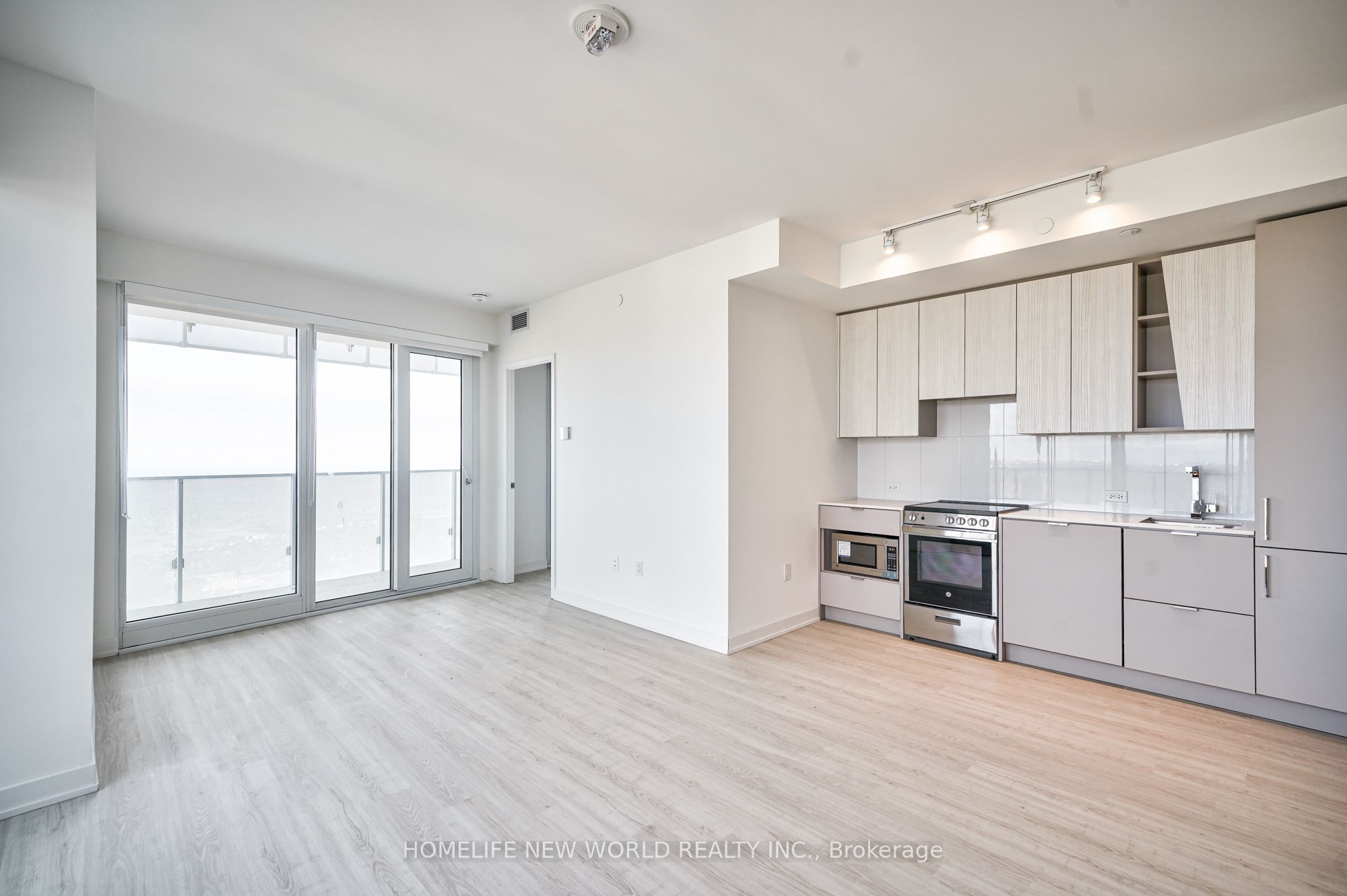#5204 - 3883 Quartz Road Property Photo 1