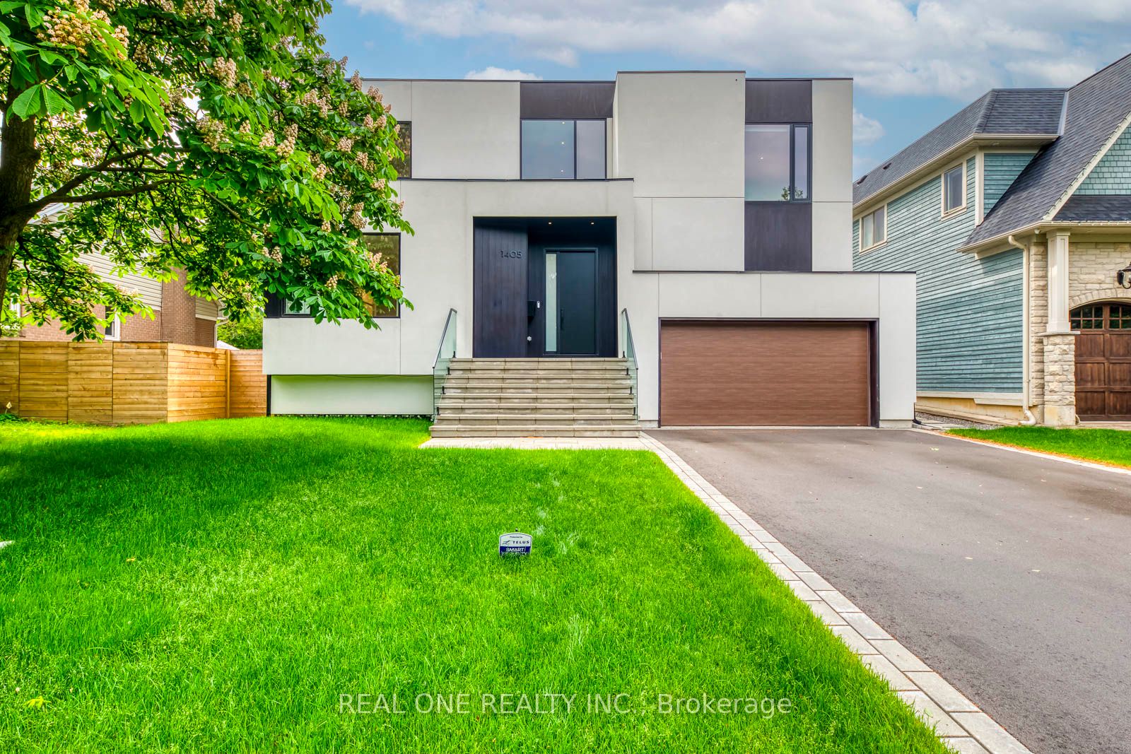 1405 Acton Cres Property Photo 1