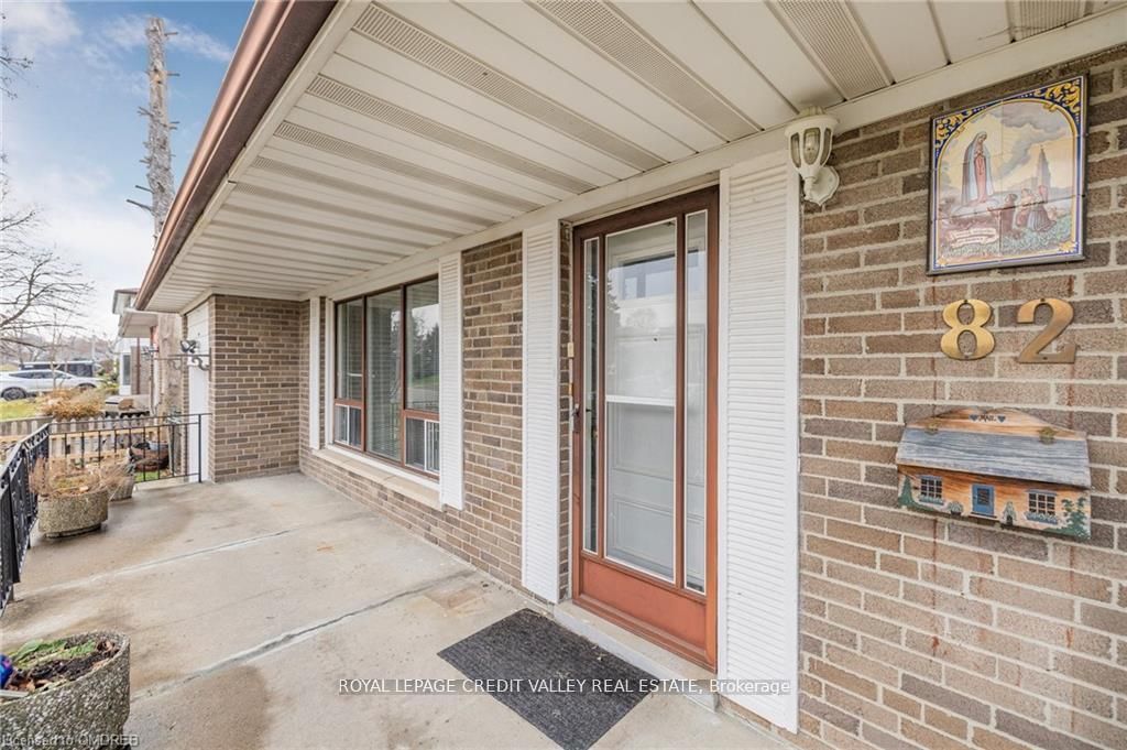 82 Terra Cotta Crescent Property Photo 4