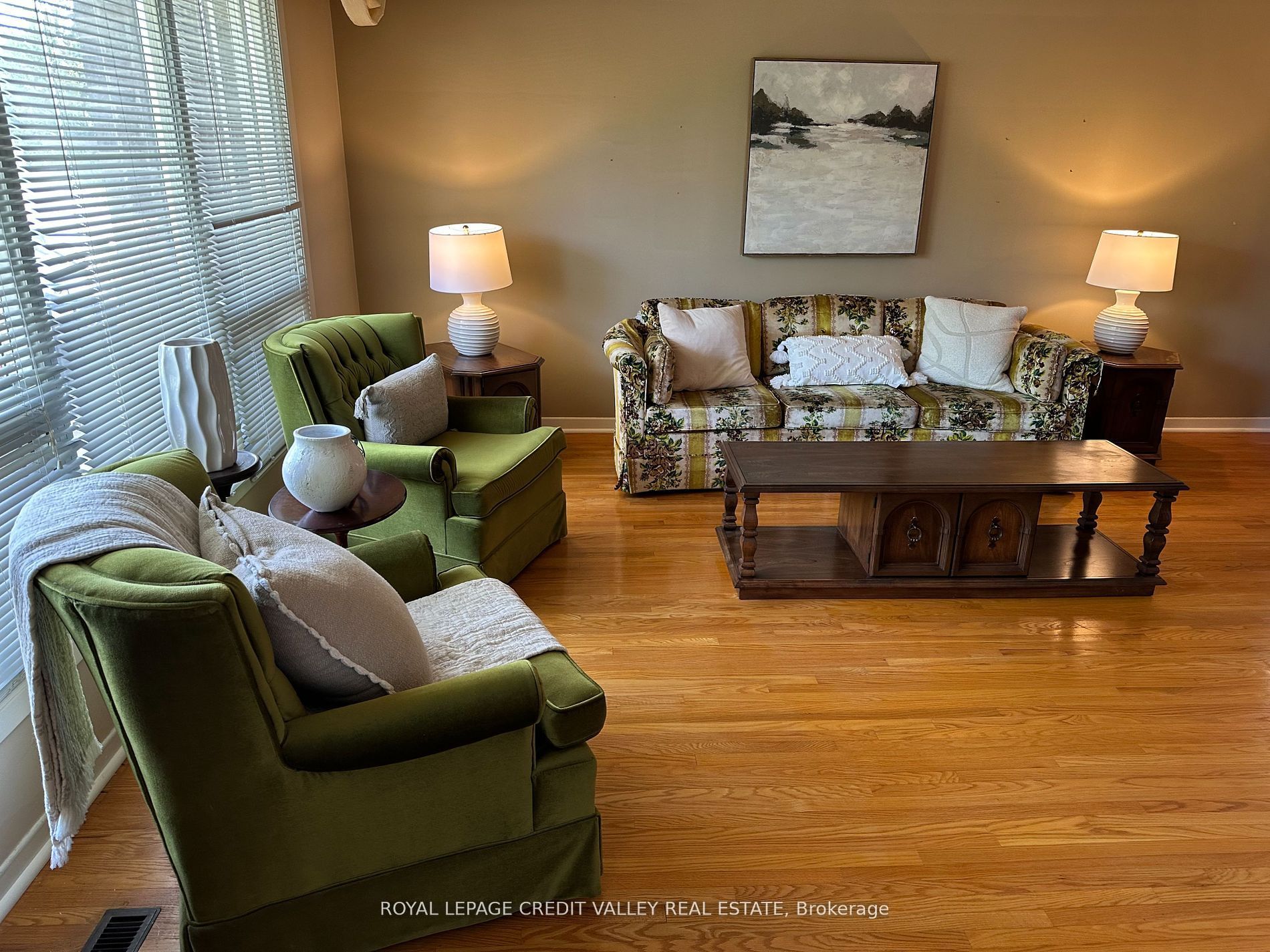 82 Terra Cotta Crescent Property Photo 5