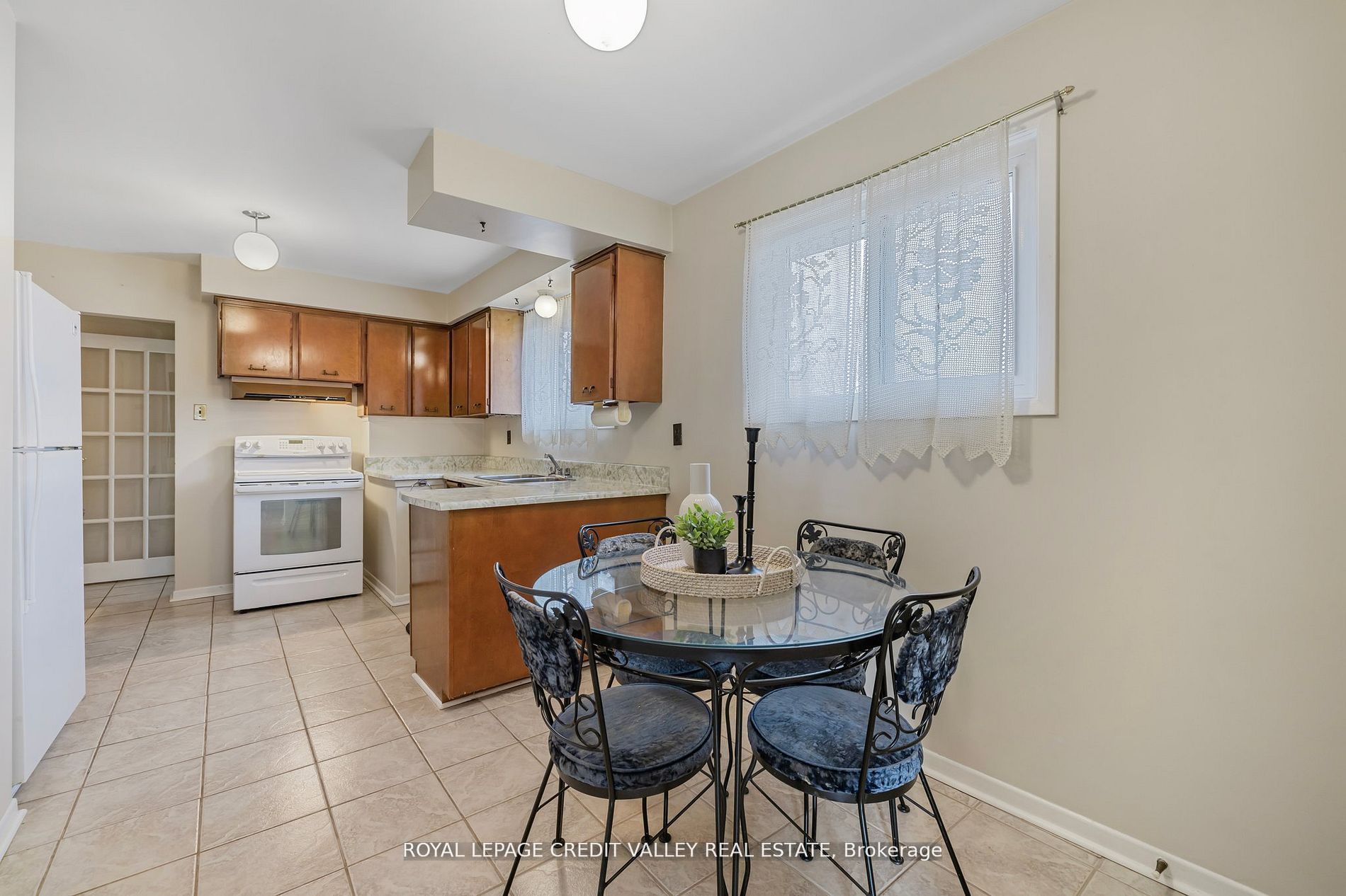 82 Terra Cotta Crescent Property Photo 11