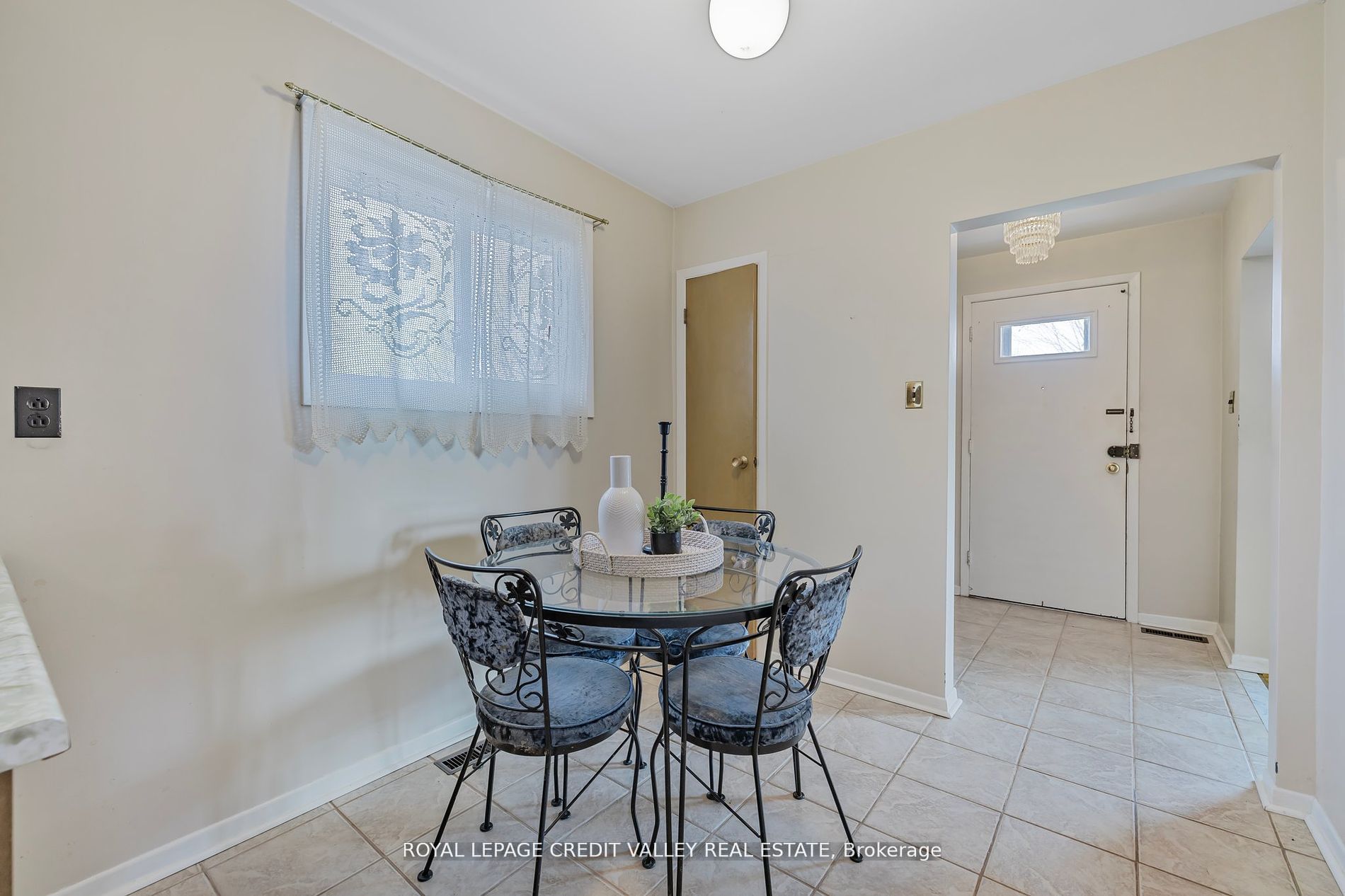 82 Terra Cotta Crescent Property Photo 12