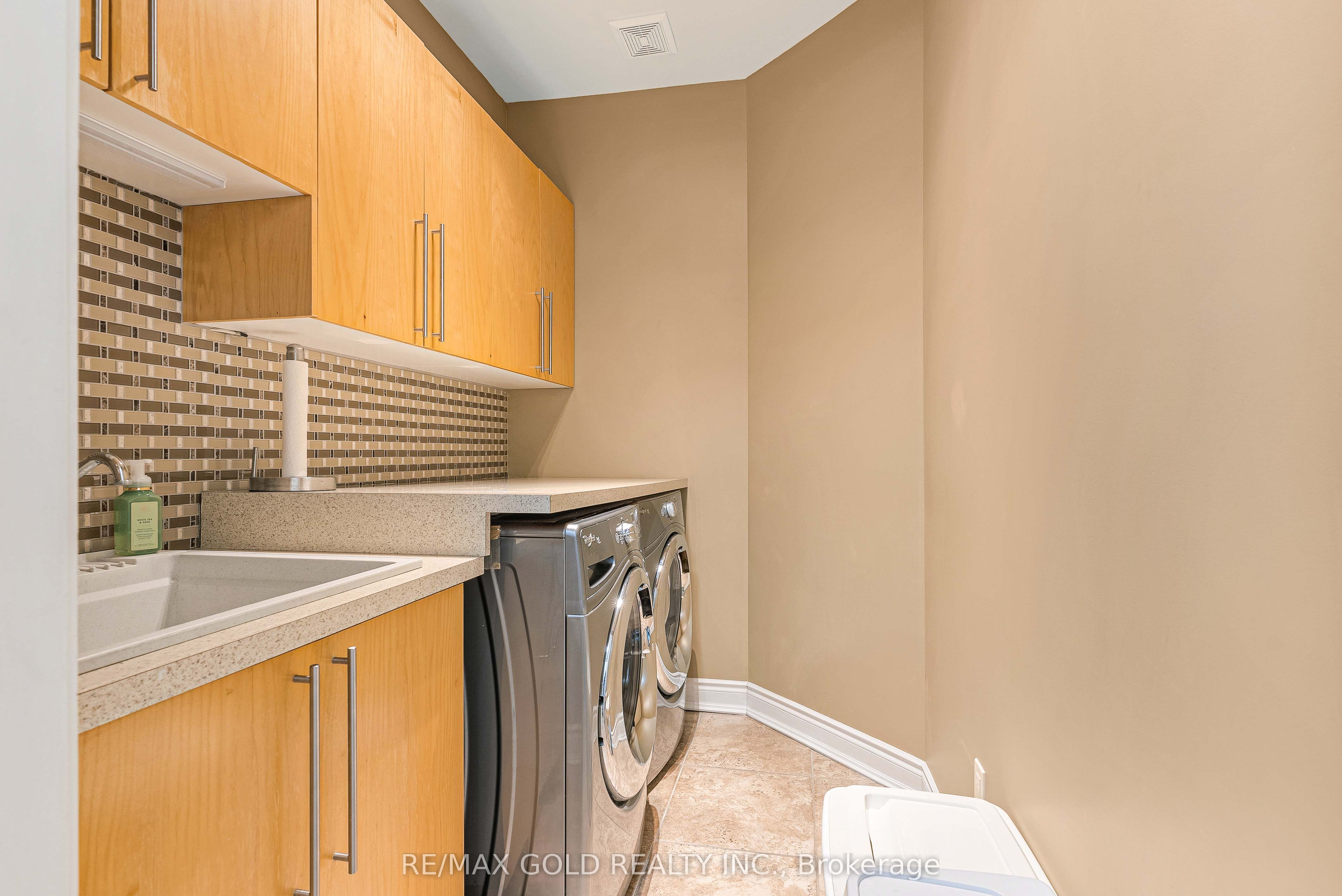 17 Highcrest Road Property Photo 36