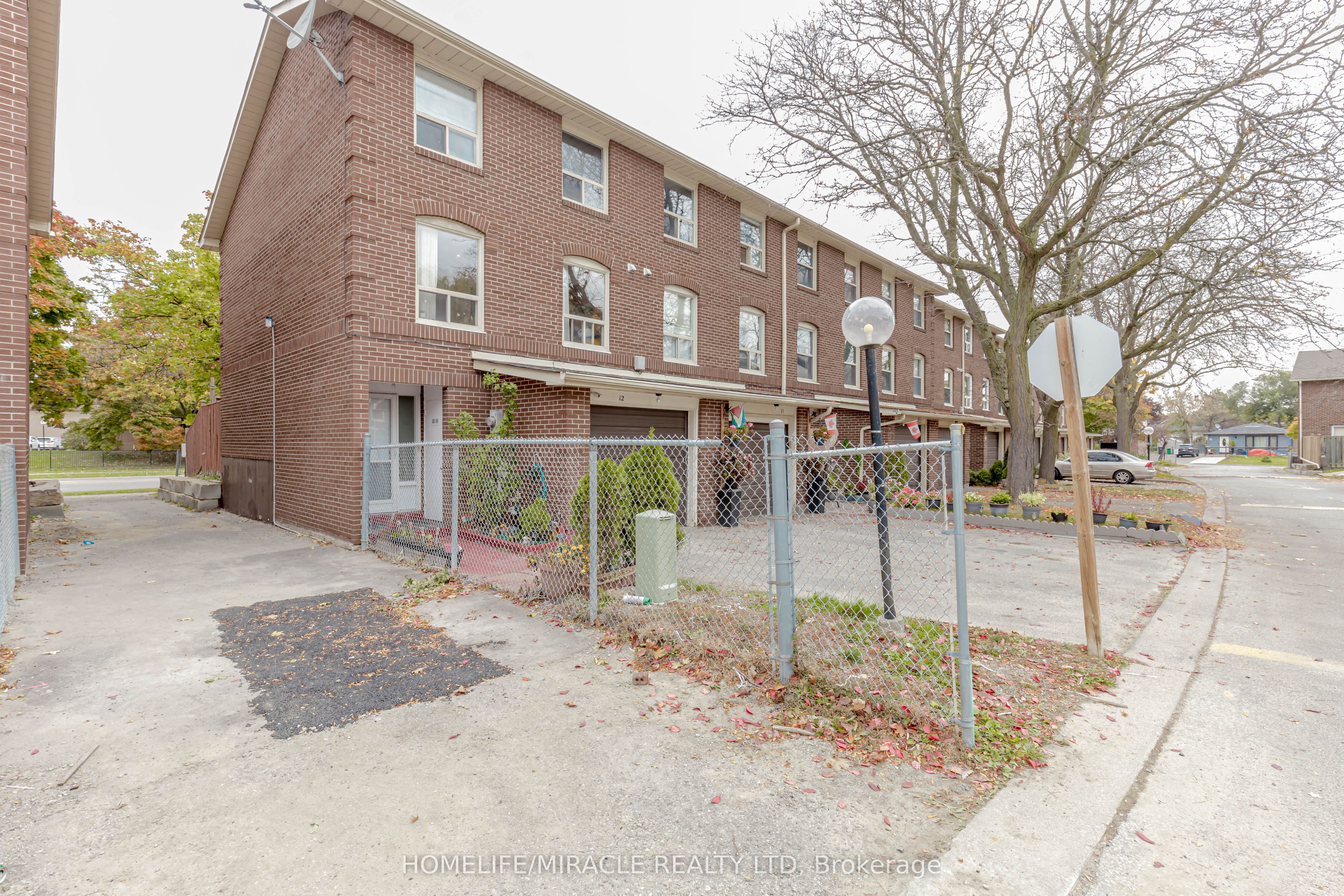 12 Eden Park S 12 Property Photo 1