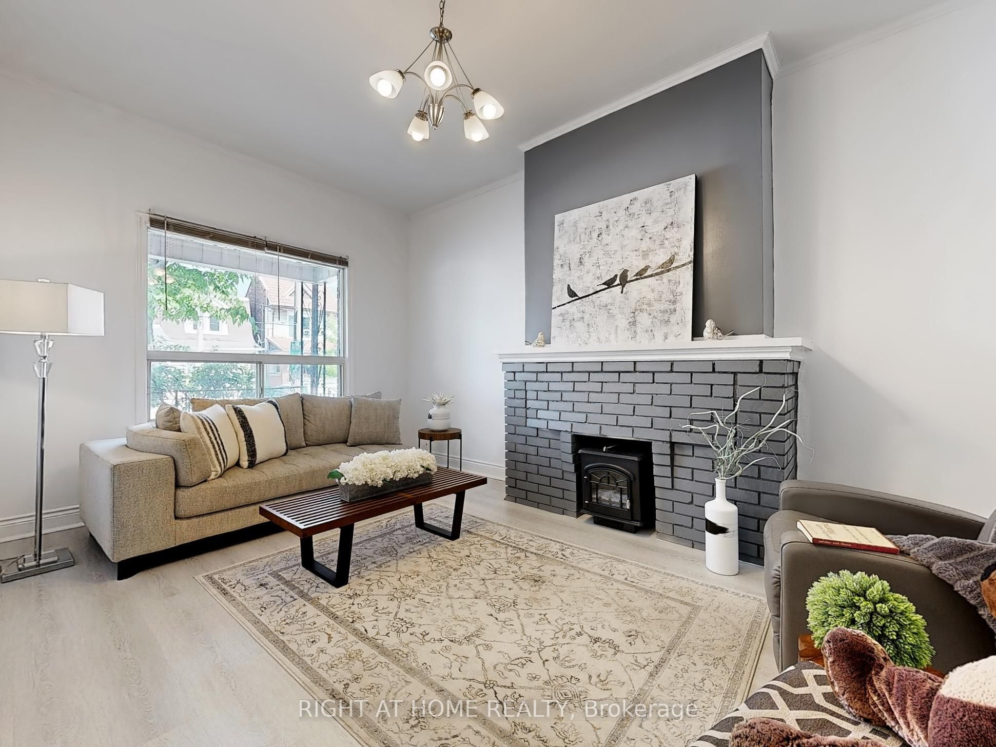 1072 Dufferin Street Property Photo 1