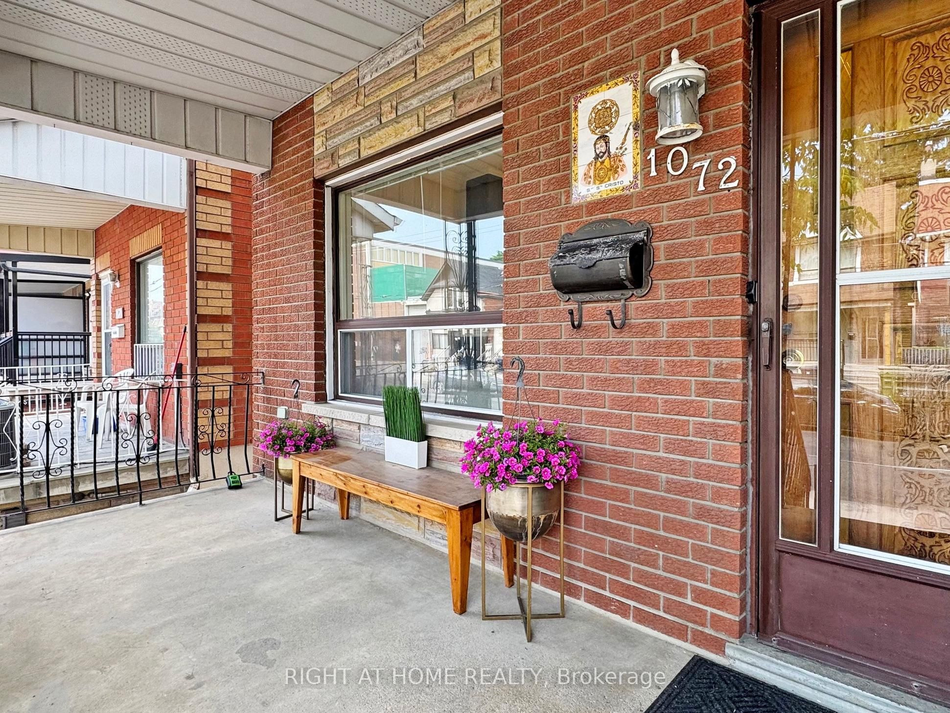 1072 Dufferin Street Property Photo 3