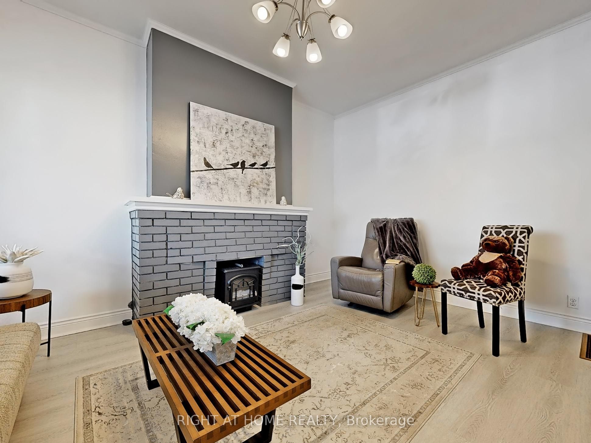 1072 Dufferin Street Property Photo 8