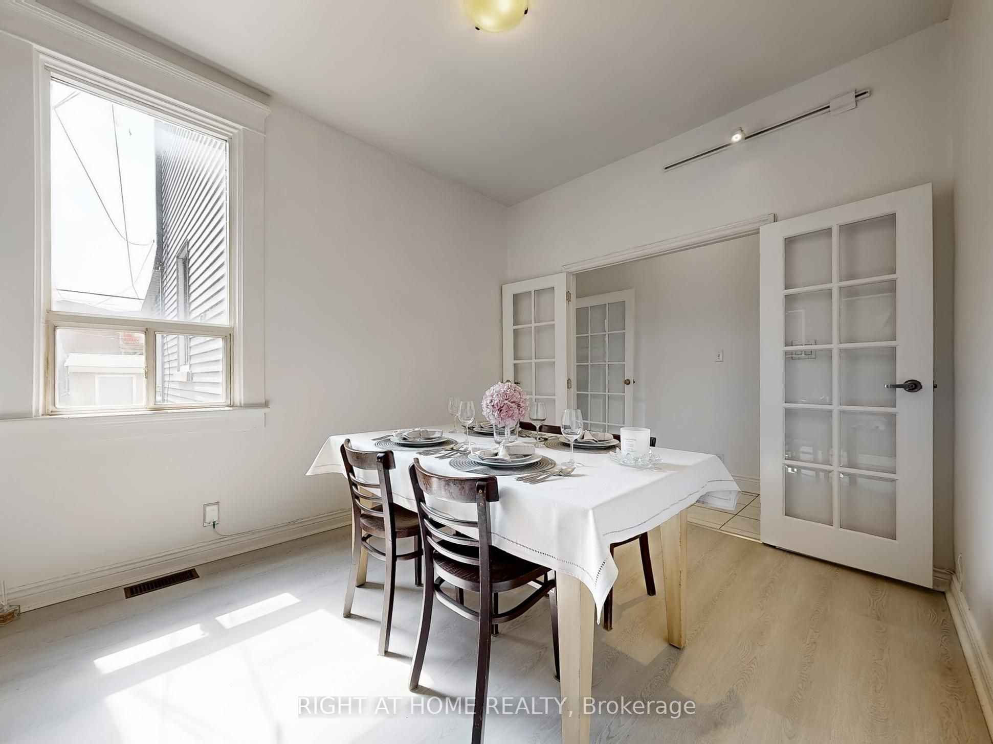 1072 Dufferin Street Property Photo 11