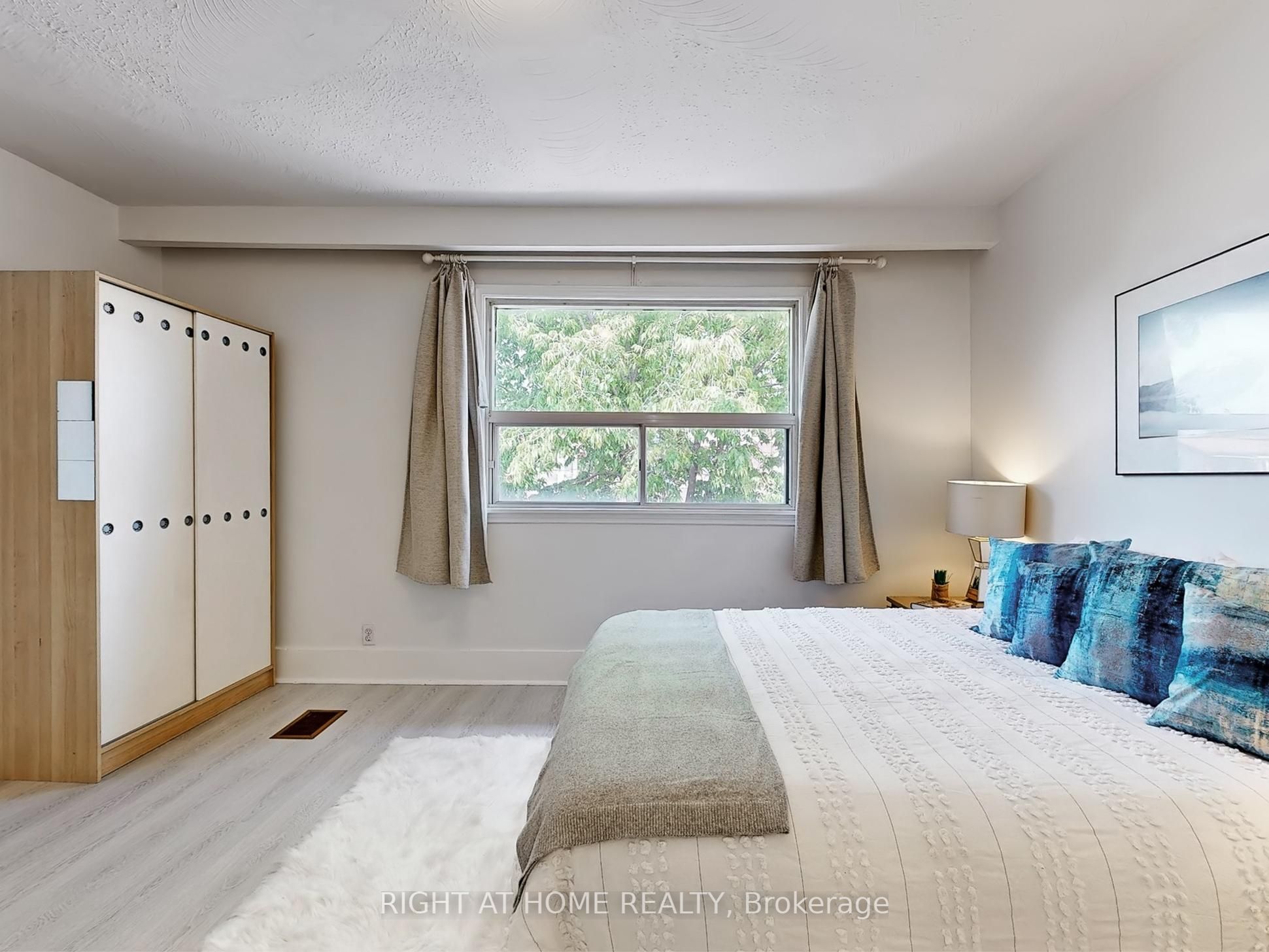 1072 Dufferin Street Property Photo 19