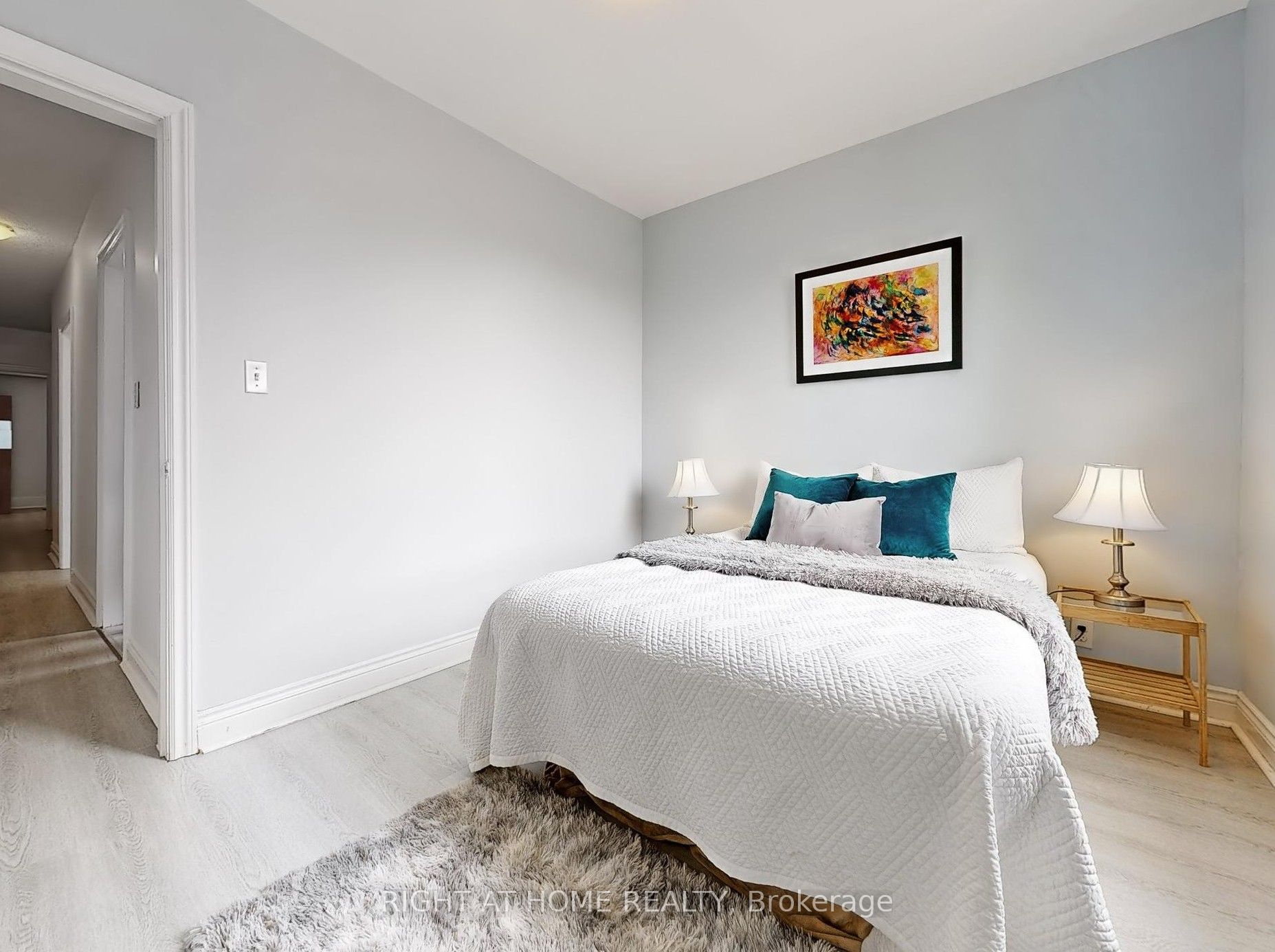 1072 Dufferin Street Property Photo 22
