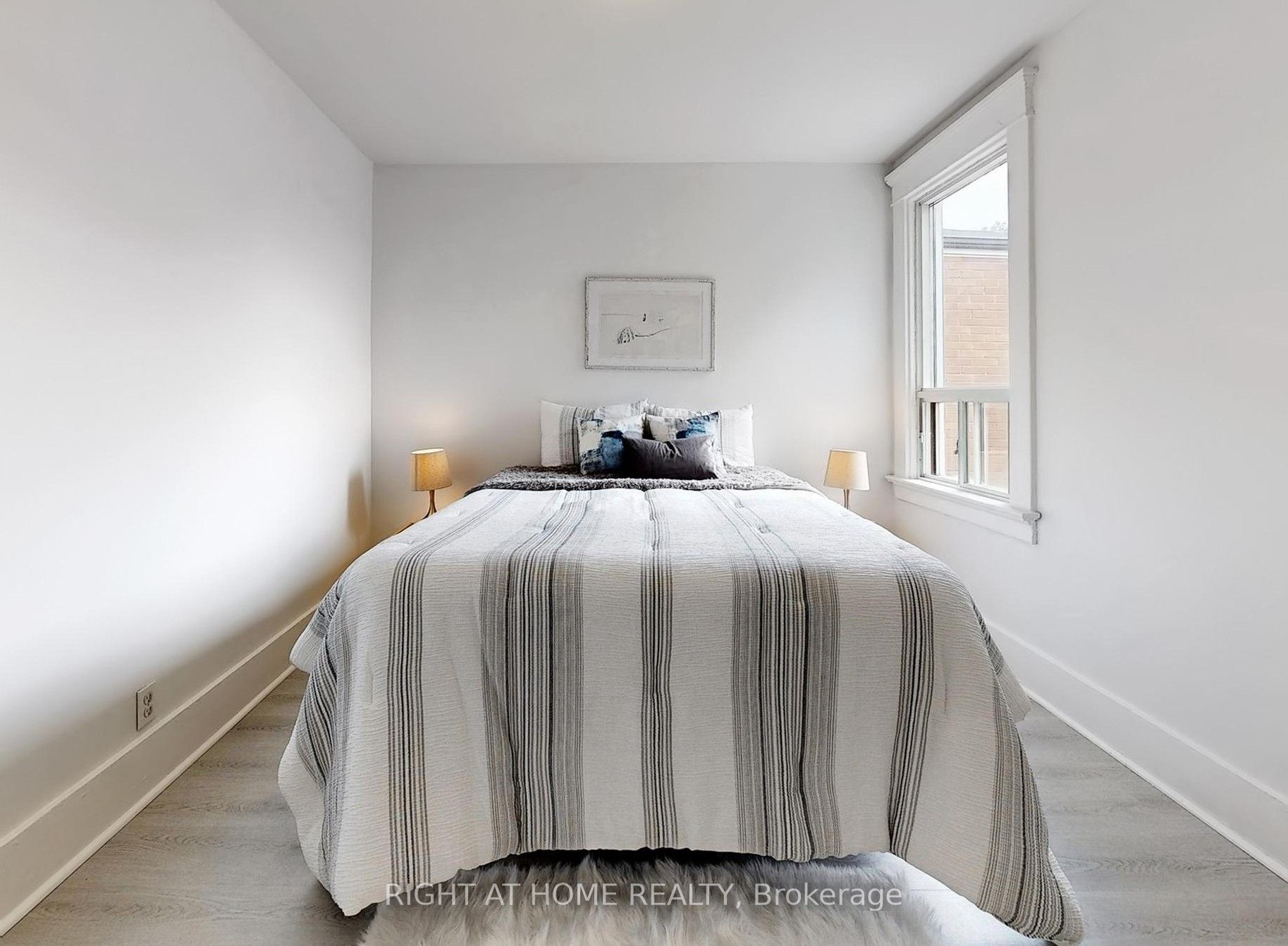 1072 Dufferin Street Property Photo 23