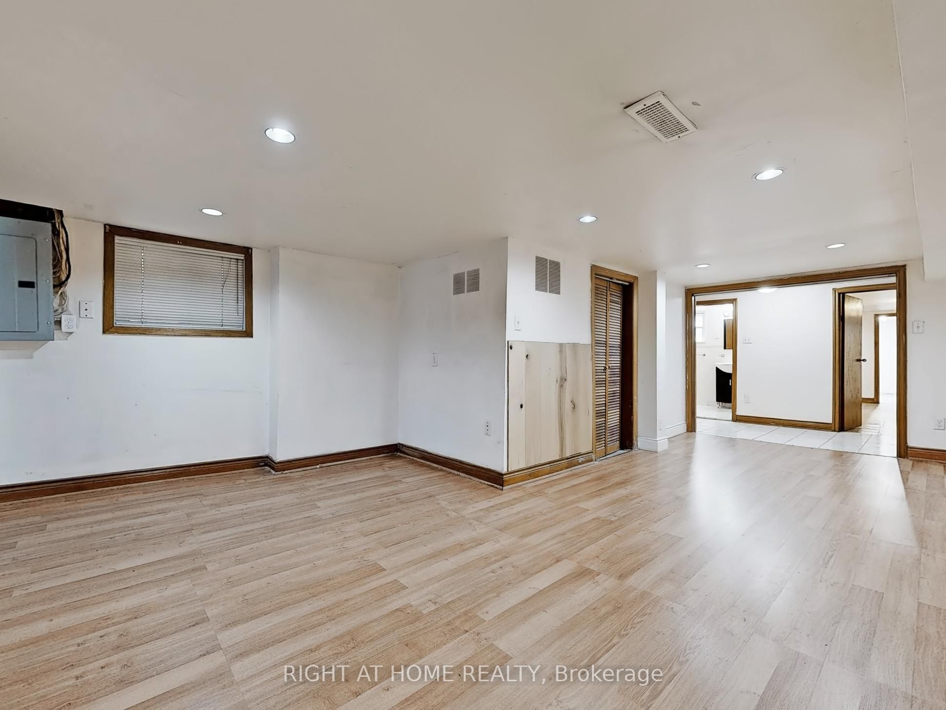 1072 Dufferin Street Property Photo 26