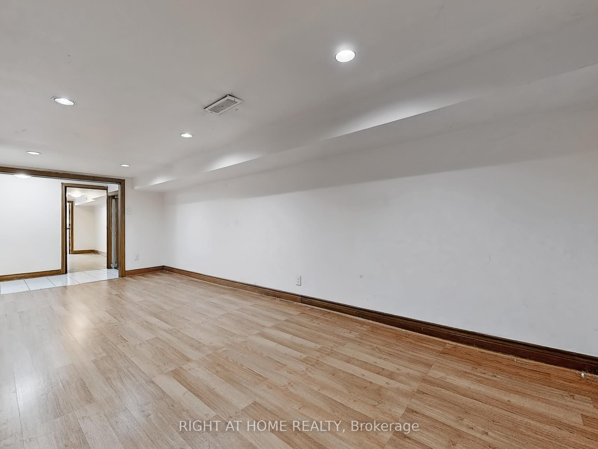 1072 Dufferin Street Property Photo 27