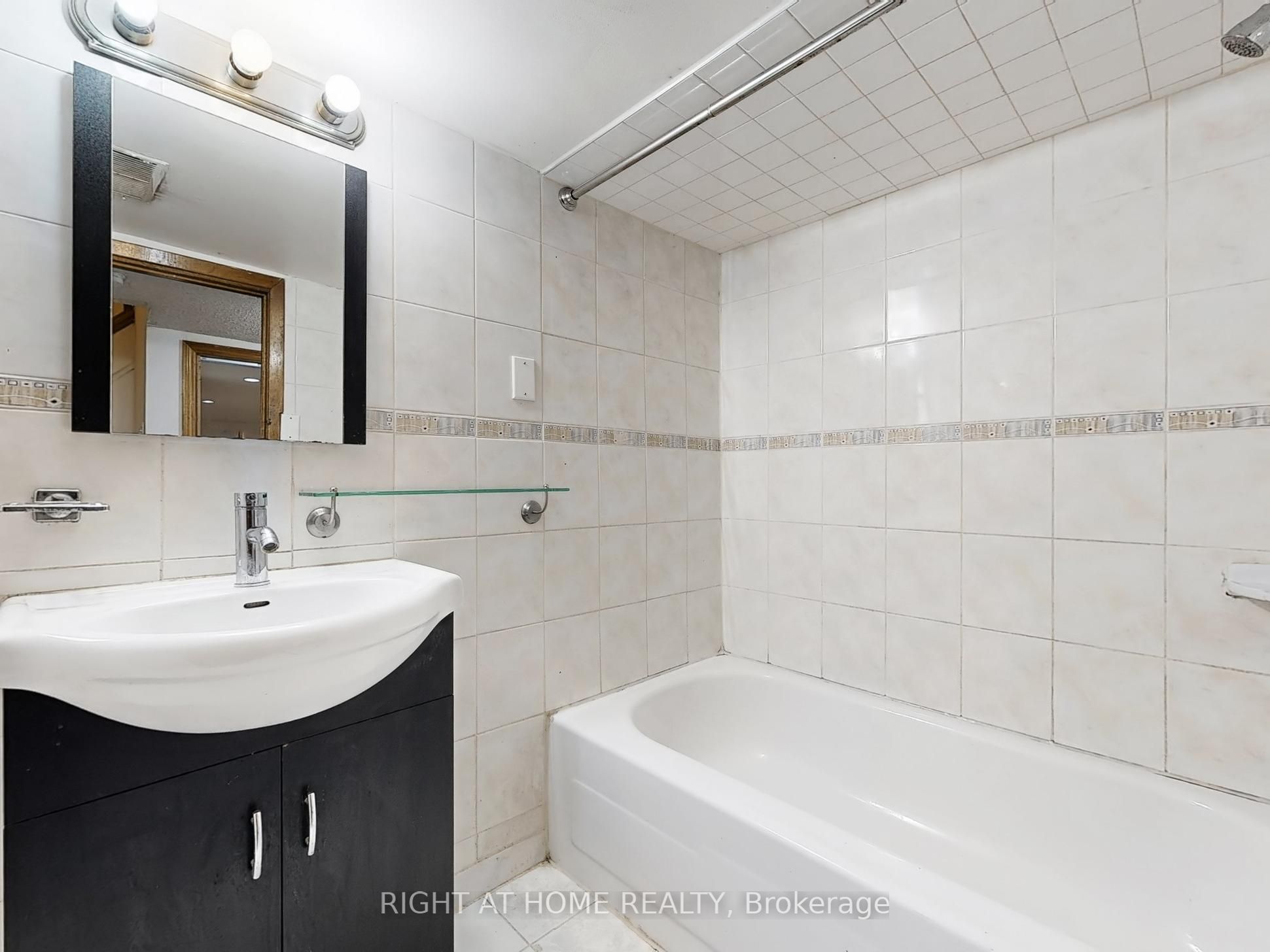 1072 Dufferin Street Property Photo 29