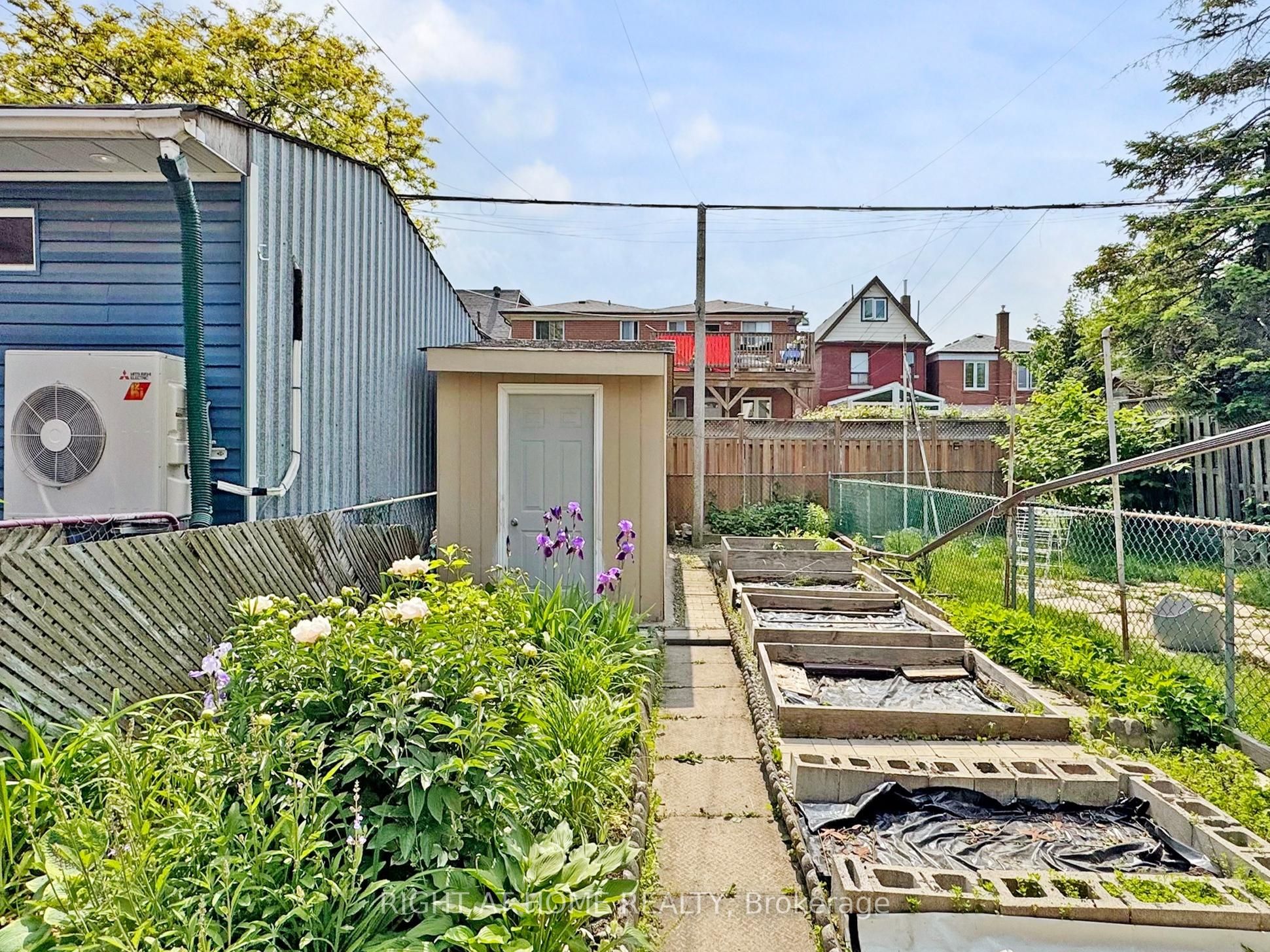 1072 Dufferin Street Property Photo 32