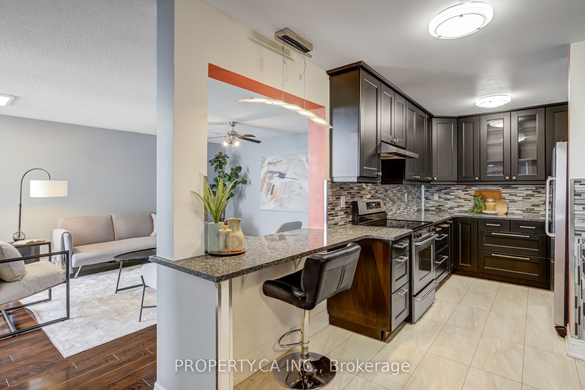 #PH5 - 1515 Lakeshore Road Property Photo 1