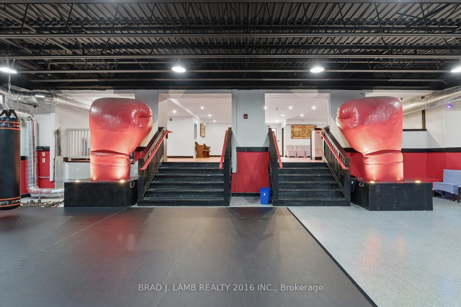 2261 Dundas Street W Property Photo 6