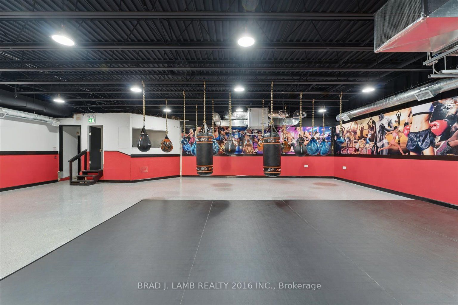 2261 Dundas Street W Property Photo 10