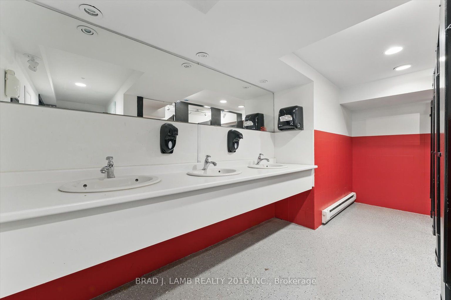 2261 Dundas Street W Property Photo 12