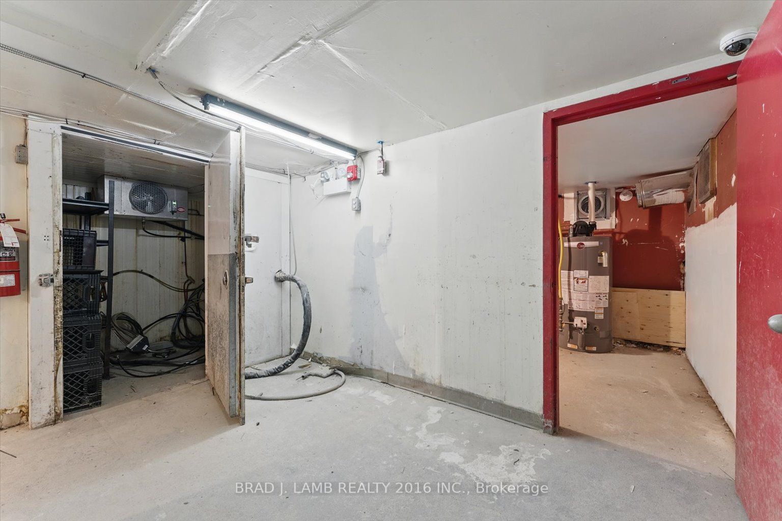 2261 Dundas Street W Property Photo 15