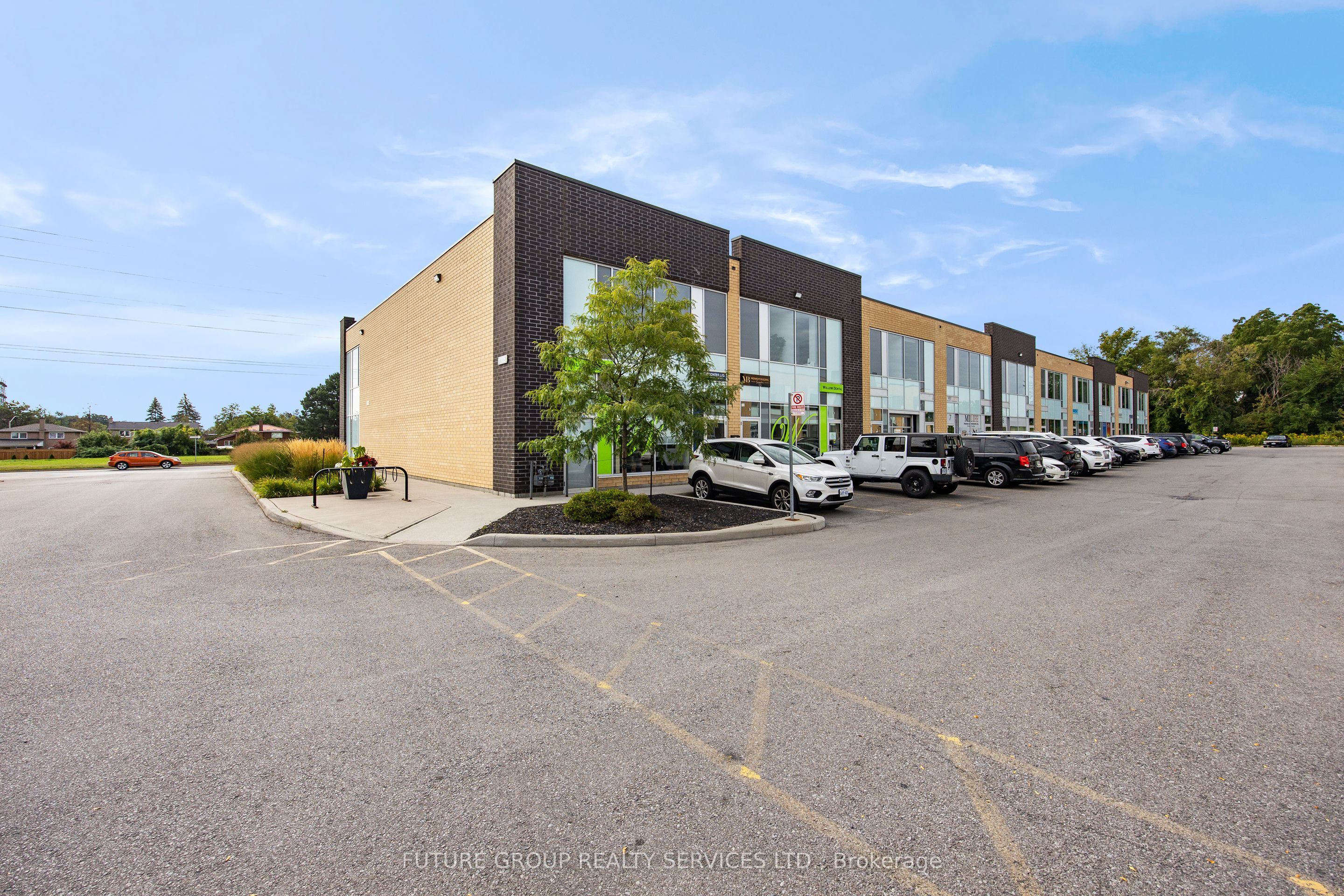 1185 Queensway E Property Photo 1