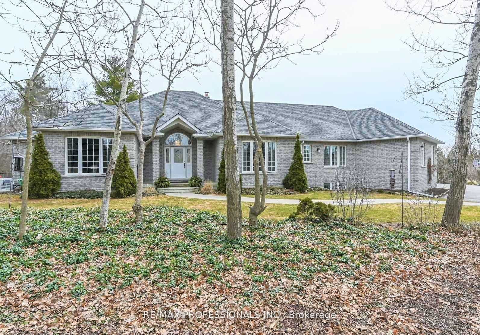 12 Deer Run Cres Property Photo 1