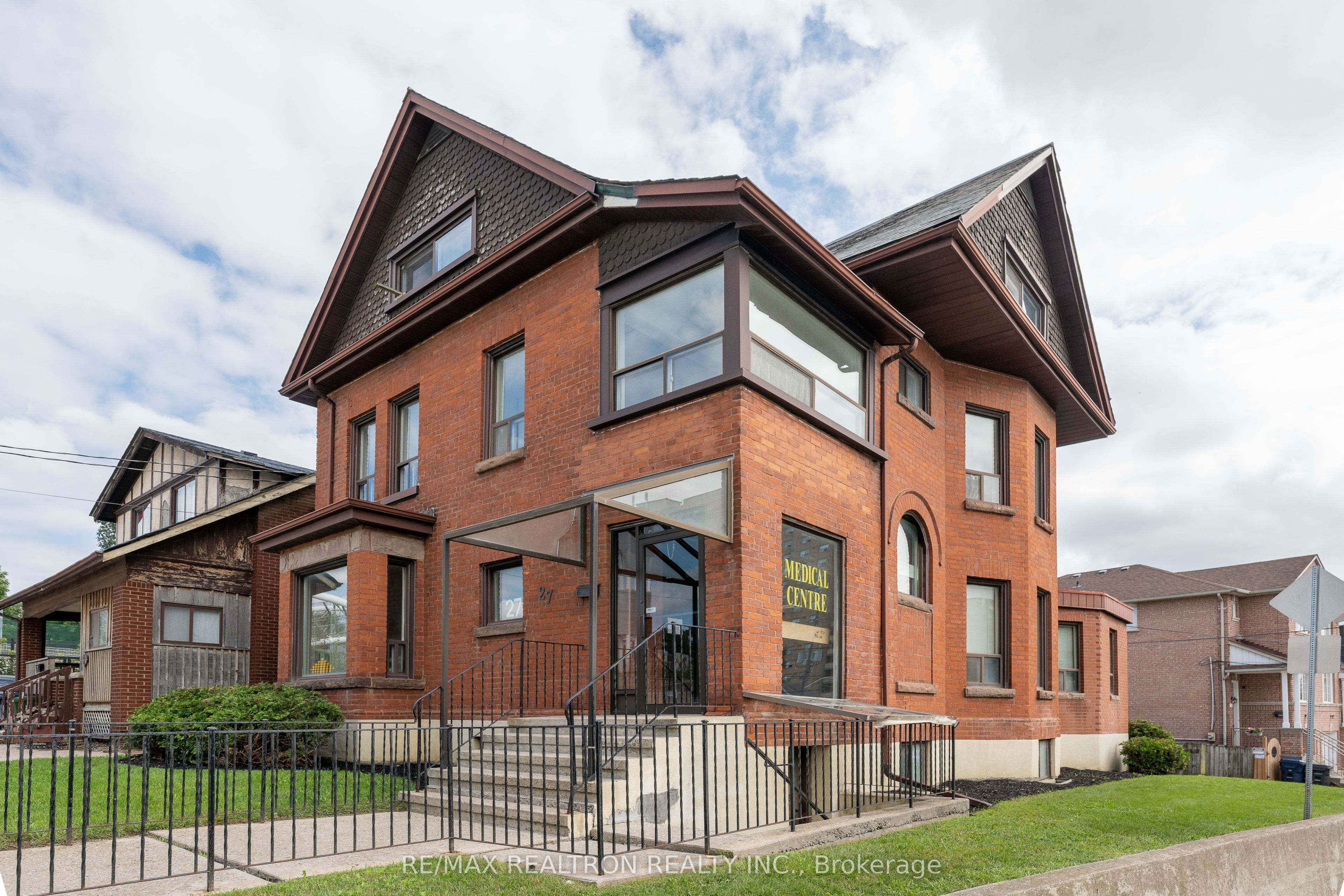 27 JOHN Street Property Photo 1