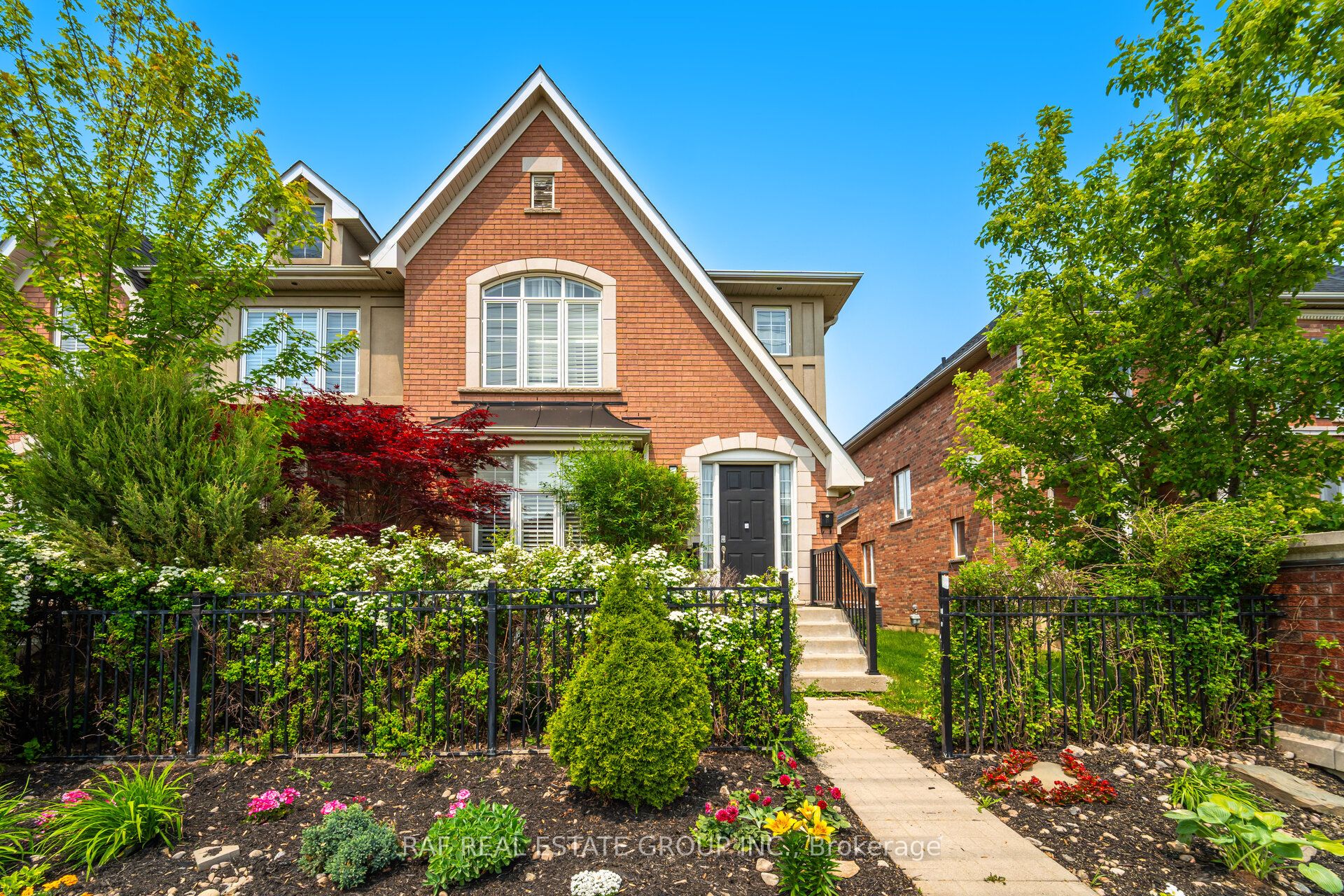 3401 Eglinton Avenue Property Photo 1